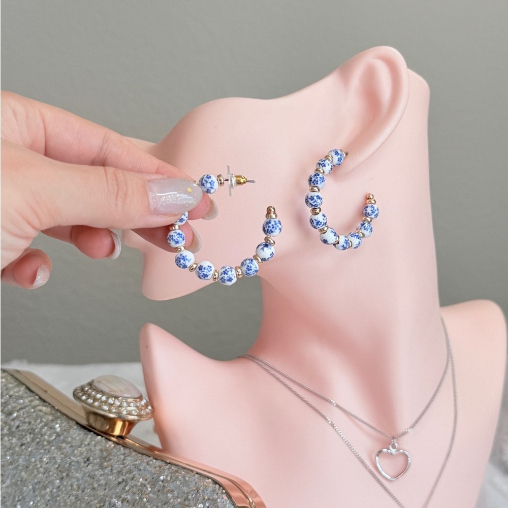 ⚜️ Gold and Blue Accents Earrings - Picture 6 of 7